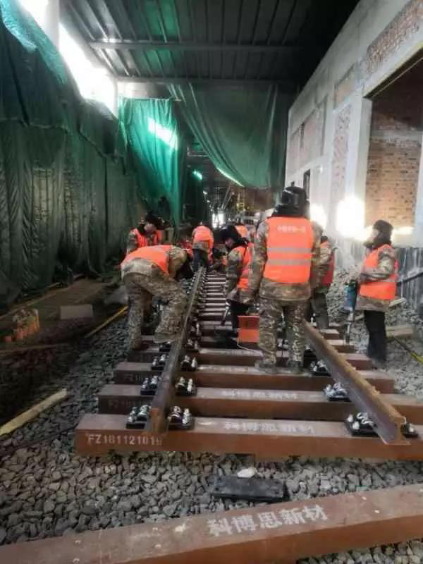 今日頭條、北京日?qǐng)?bào):13號(hào)線清河站撥線工程倒計(jì)時(shí),京城地鐵首 次鋪上樹脂軌枕 今日頭條、北京日?qǐng)?bào):13號(hào)線清河站撥線工程倒計(jì)時(shí),京城地鐵首 次鋪上樹脂軌枕